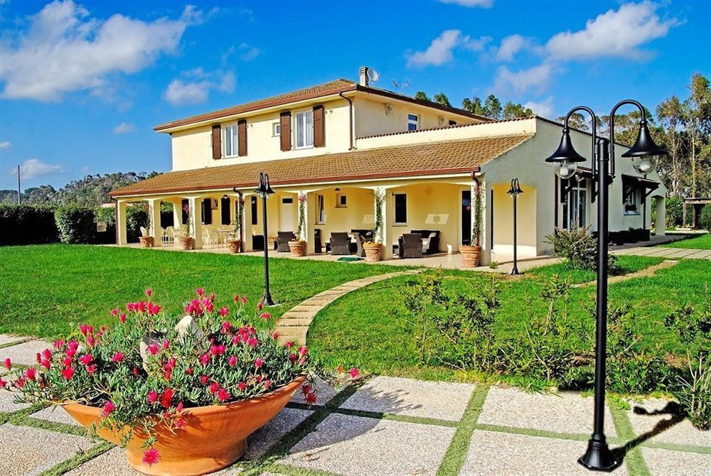 Hotel Domominore Фертилия Экстерьер фото