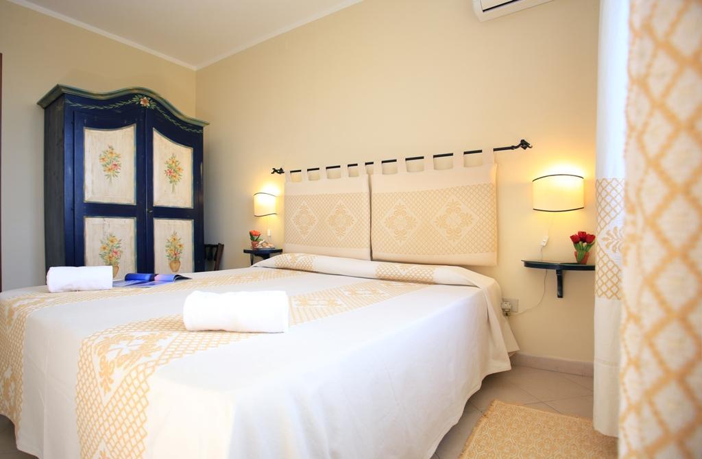 Hotel Domominore Фертилия Экстерьер фото
